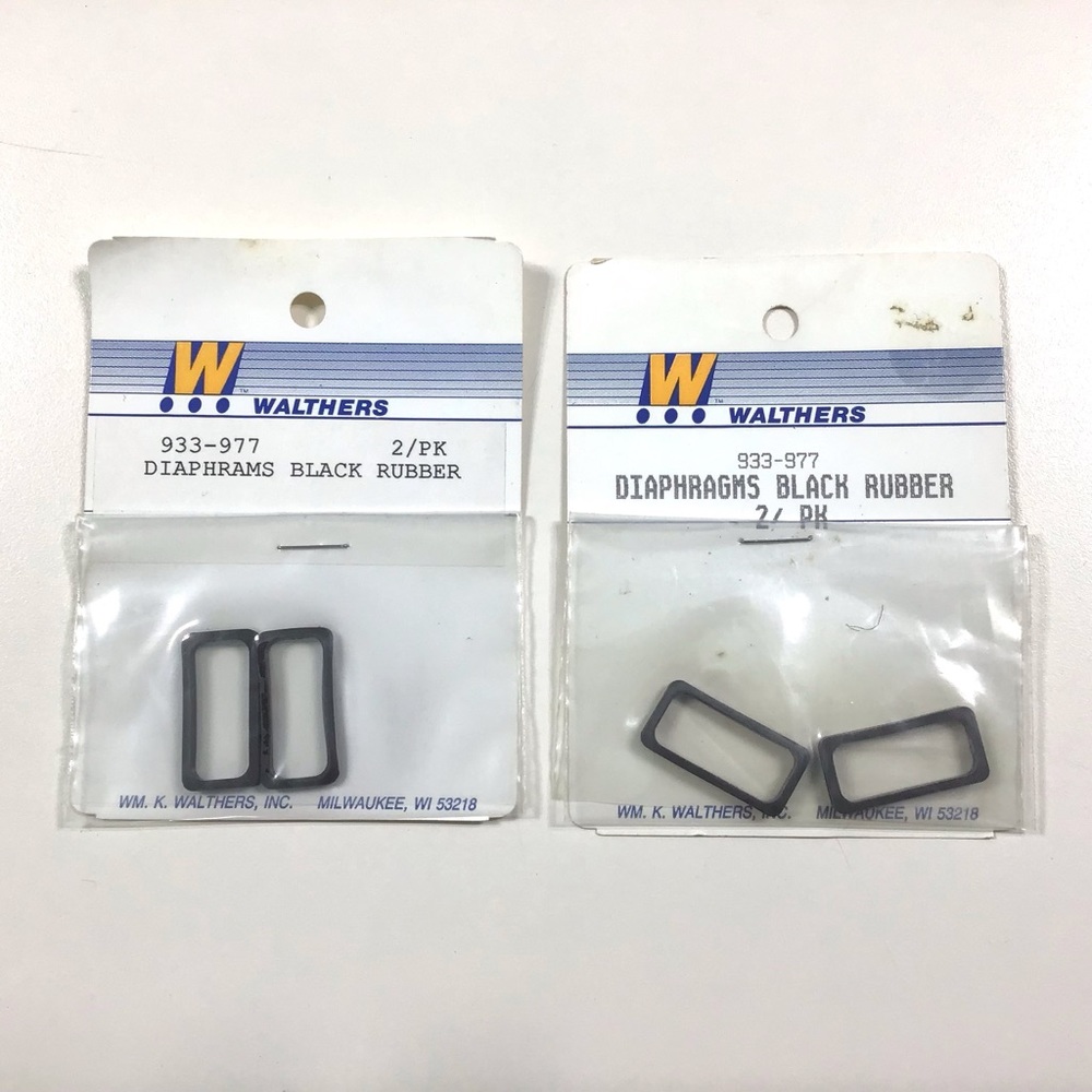 Walthers HO Scale Diaphragms Passenger Train Car Detail Parts Two 2Pks 933-977